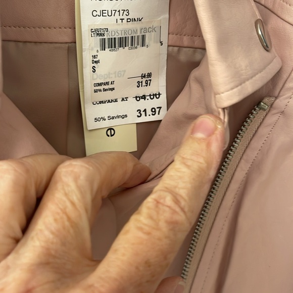 ELODIE FAUX LEATHER/ Vegan VEST/zipper/ Belt/pockets with zippers/ lined - Picture 4 of 15